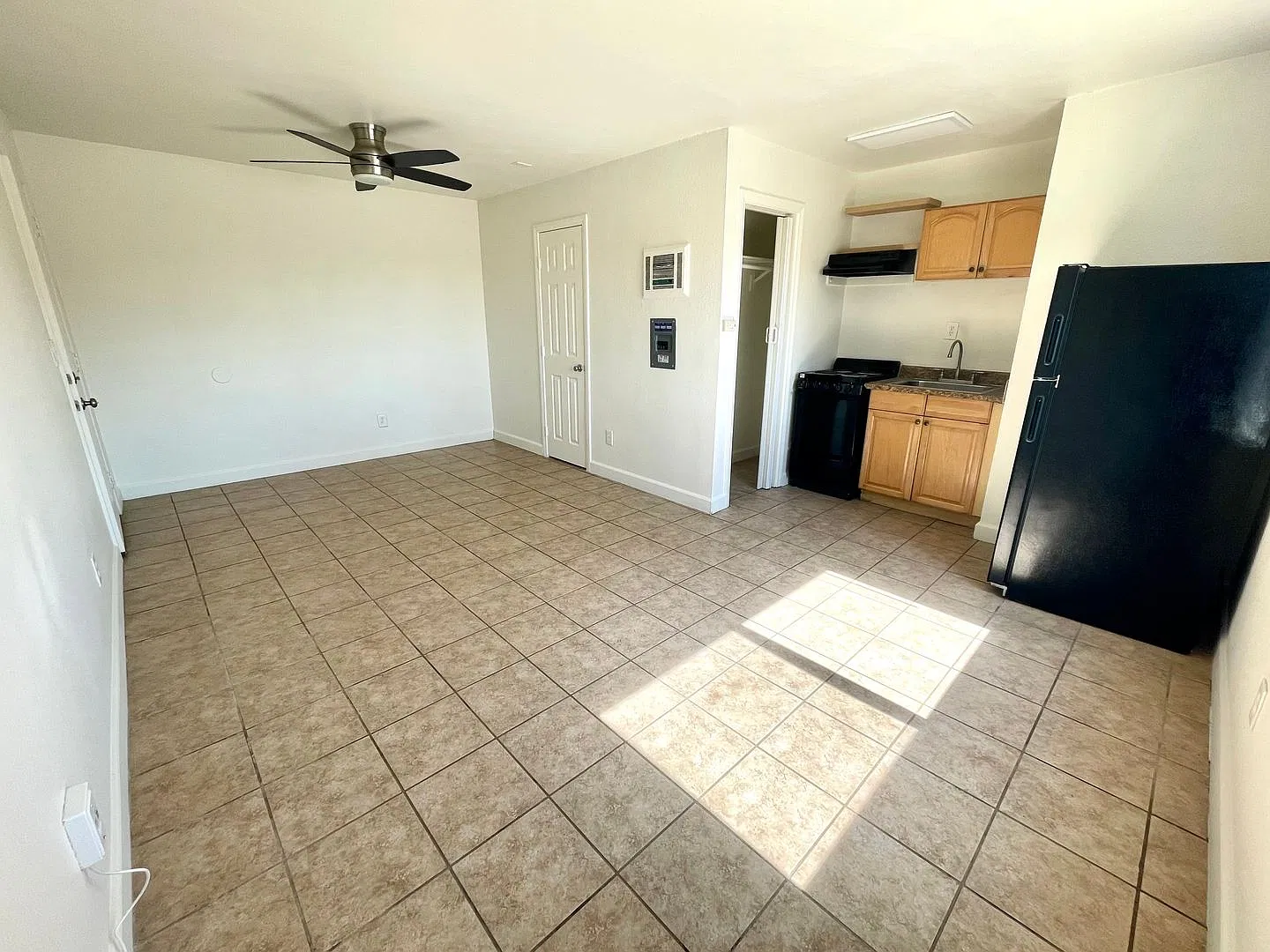 Golden Hill Apartments — Photo 2