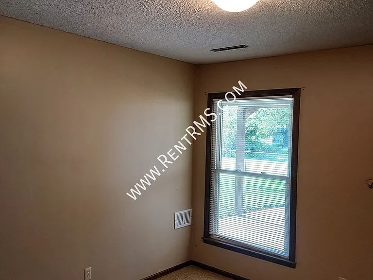 4643 SW 8th Ave — Photo 26