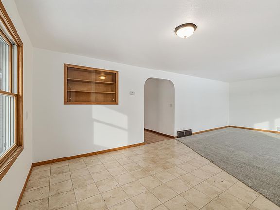 4th image of 610 NE 6th St