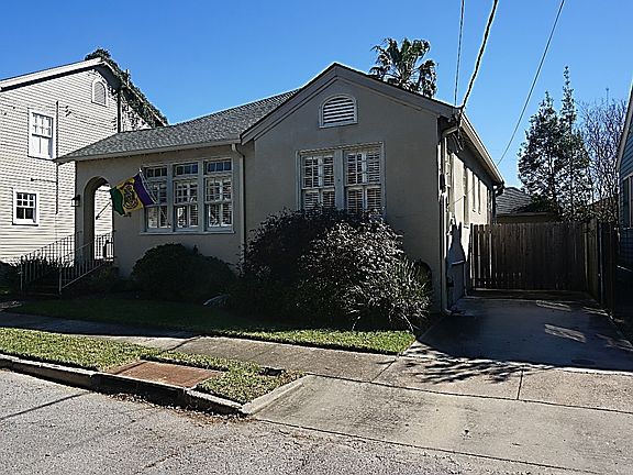 2nd image of 3711 Vincennes Pl