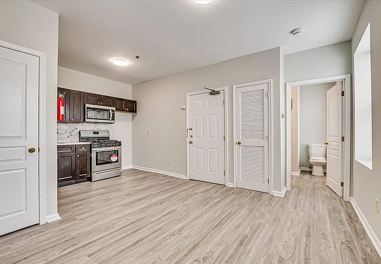 213 Hall Ave #5 — Photo 5