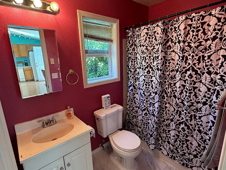 4327 S Bell St — Photo 2