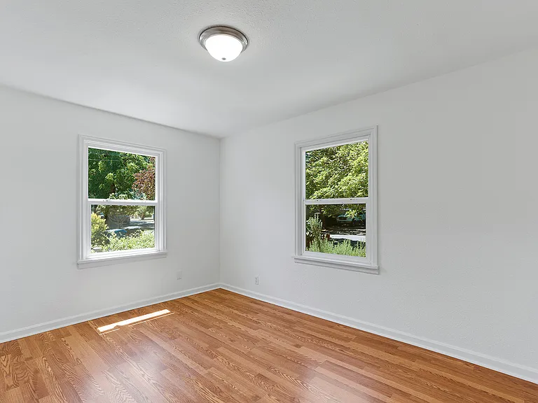 2130 Berry St SE — Photo 6