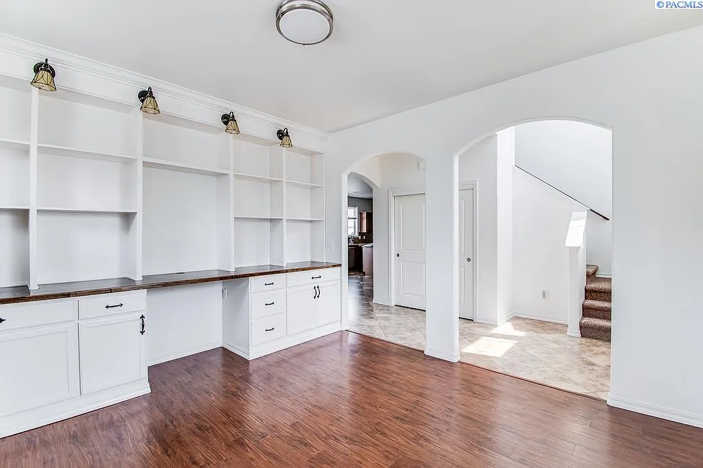 3 bed, 2.5 bath, 2385 sqft, $2,825 — Photo 4