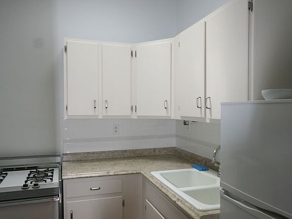 5th image of 152 E 89th St #2