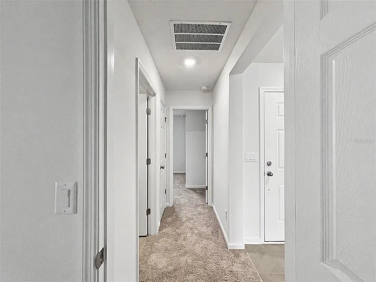 55 Signet Cir — Photo 31
