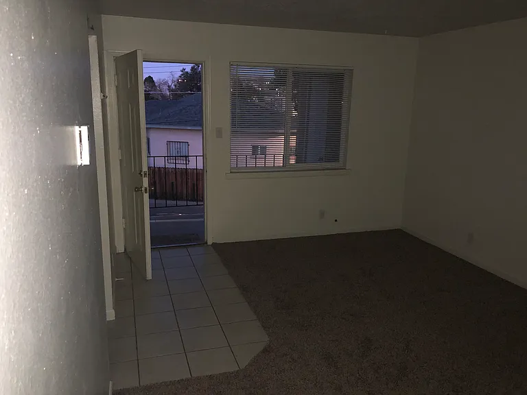 1st Floor Nob Hill 1 Bed Apartment 1 Block to Morningside Park — Photo 33