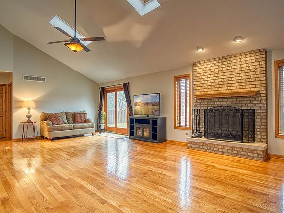 3rd image of 9382 W Oakridge Dr