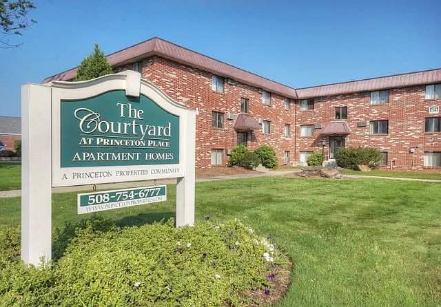 Courtyard Princeton Place — Photo 4