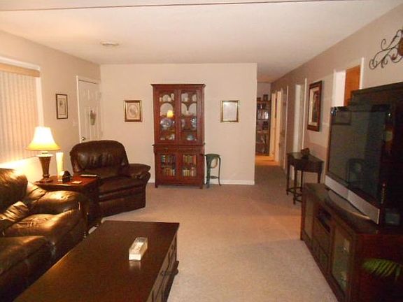 3rd image of 1025 Edgebrook Ave