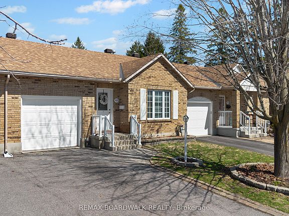2nd image of 403 Flora St