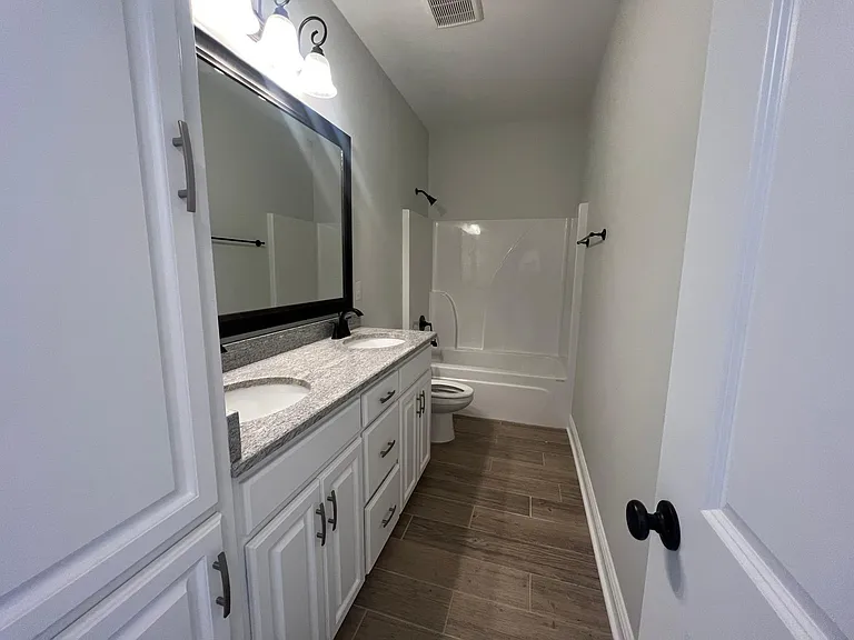1041 Lakehaven Dr — Photo 12