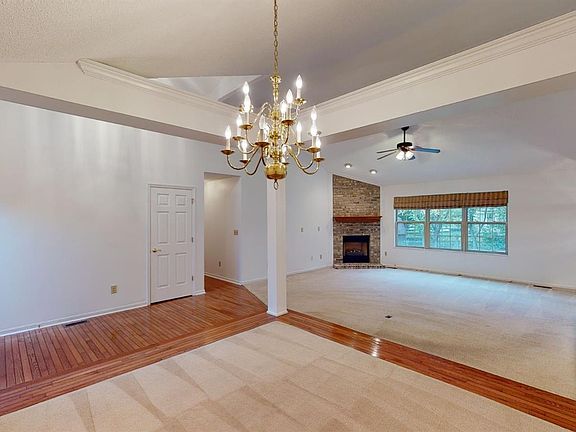 5th image of 670 Davis Dr