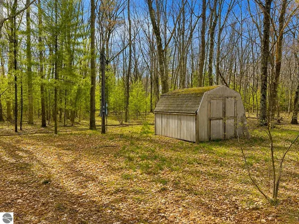 5302 Karlin Rd, Interlochen, MI 49643