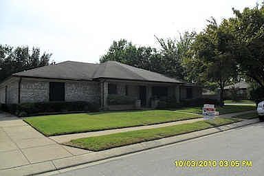 1st image of 2604 Oakmont Ct