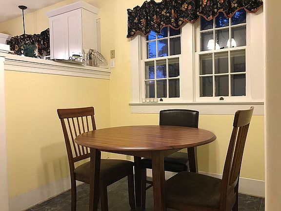 4th image of 216 N College Ave