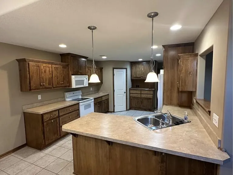 505 NW Highcliffe Dr — Photo 14