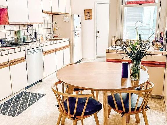 Sunny Eat in Kitchen- Huge!