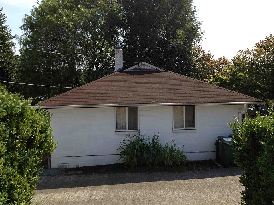 2nd image of 3402 NE 75th St