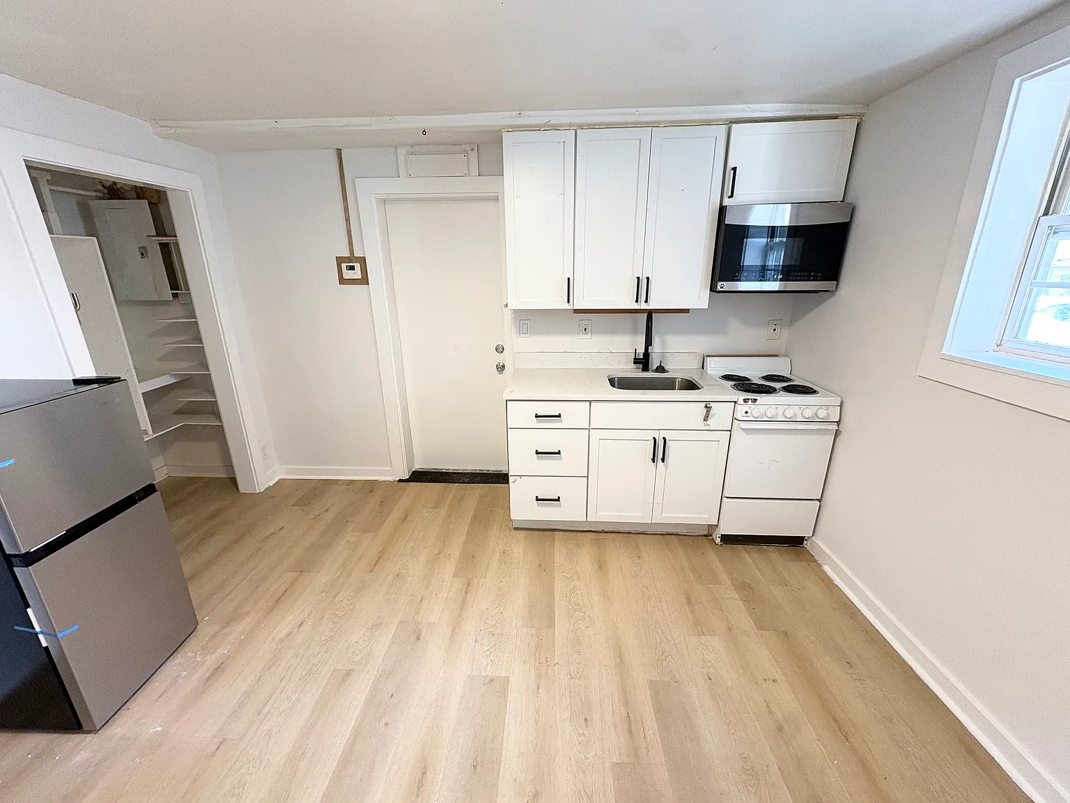 Studio, 150 sqft, $1,050 — Photo 4
