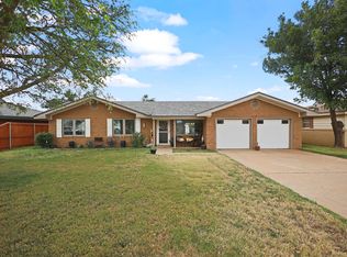 110 Eagle Ave, Levelland, TX 79336