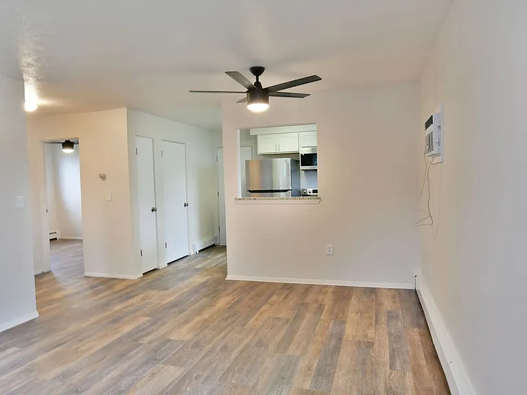 560 Gladys St — Photo 28