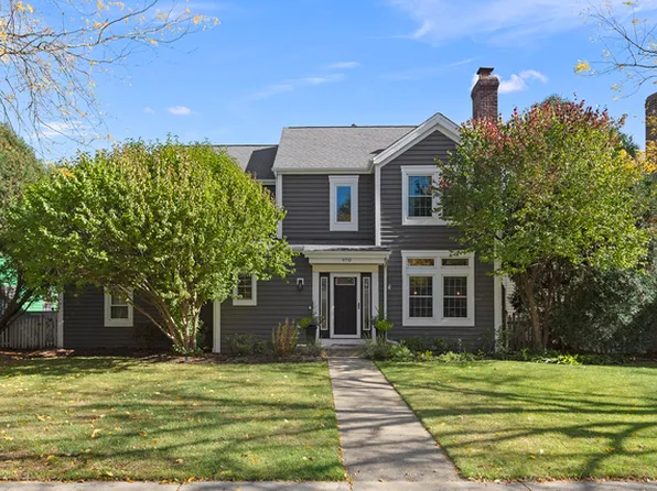 970 Mount Vernon Dr, Grayslake, IL 60030