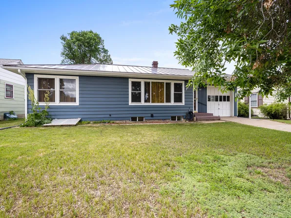213 7th St NE, Watford City, ND 58854