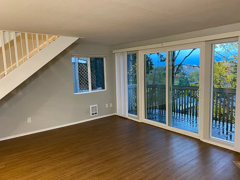 340 SE Donnelly Ln — Photo 9