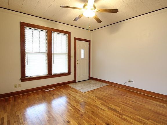 2nd image of 424 S 10th St
