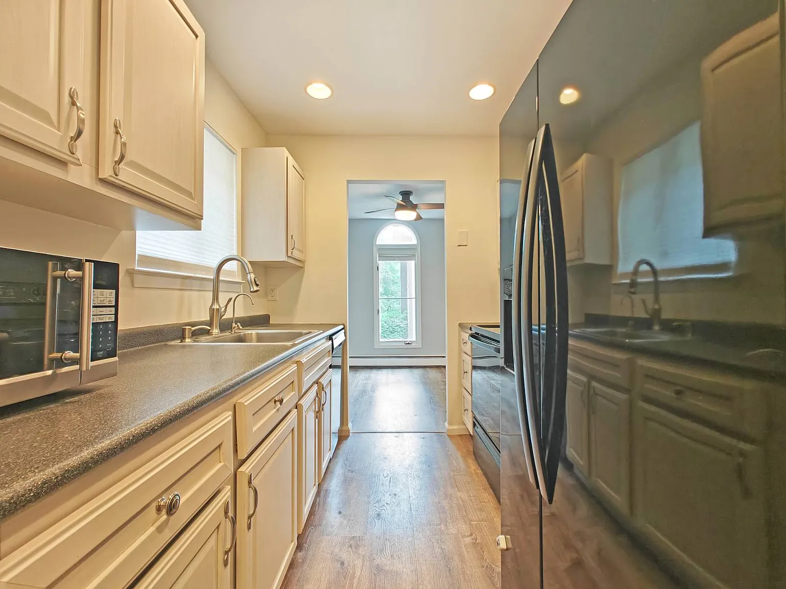 1 bed, 1.0 bath, $2,600 — Photo 4