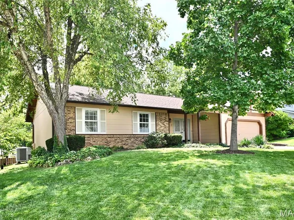 7 Spencer Path Dr, Saint Peters, MO 63376
