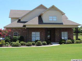 16 Nicole Dr, Decatur, AL 35603