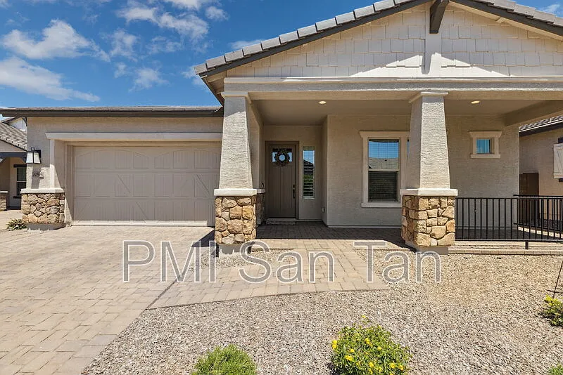 4 bed, 3.0 bath, 2310 sqft, $3,200 — Photo 2