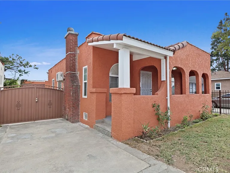 236 W Arbor Vitae St — Photo 2