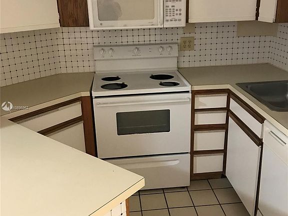 2nd image of 8225 Lake Dr APT 203