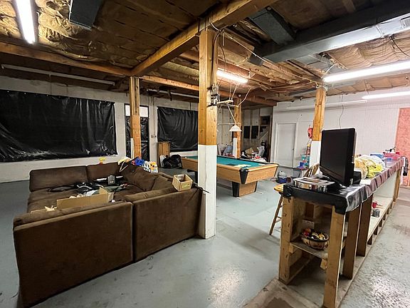 5th image of 105 Greenleaf Ave