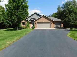 11057 Pleasant Grove Dr, Wheatfield, IN 46392
