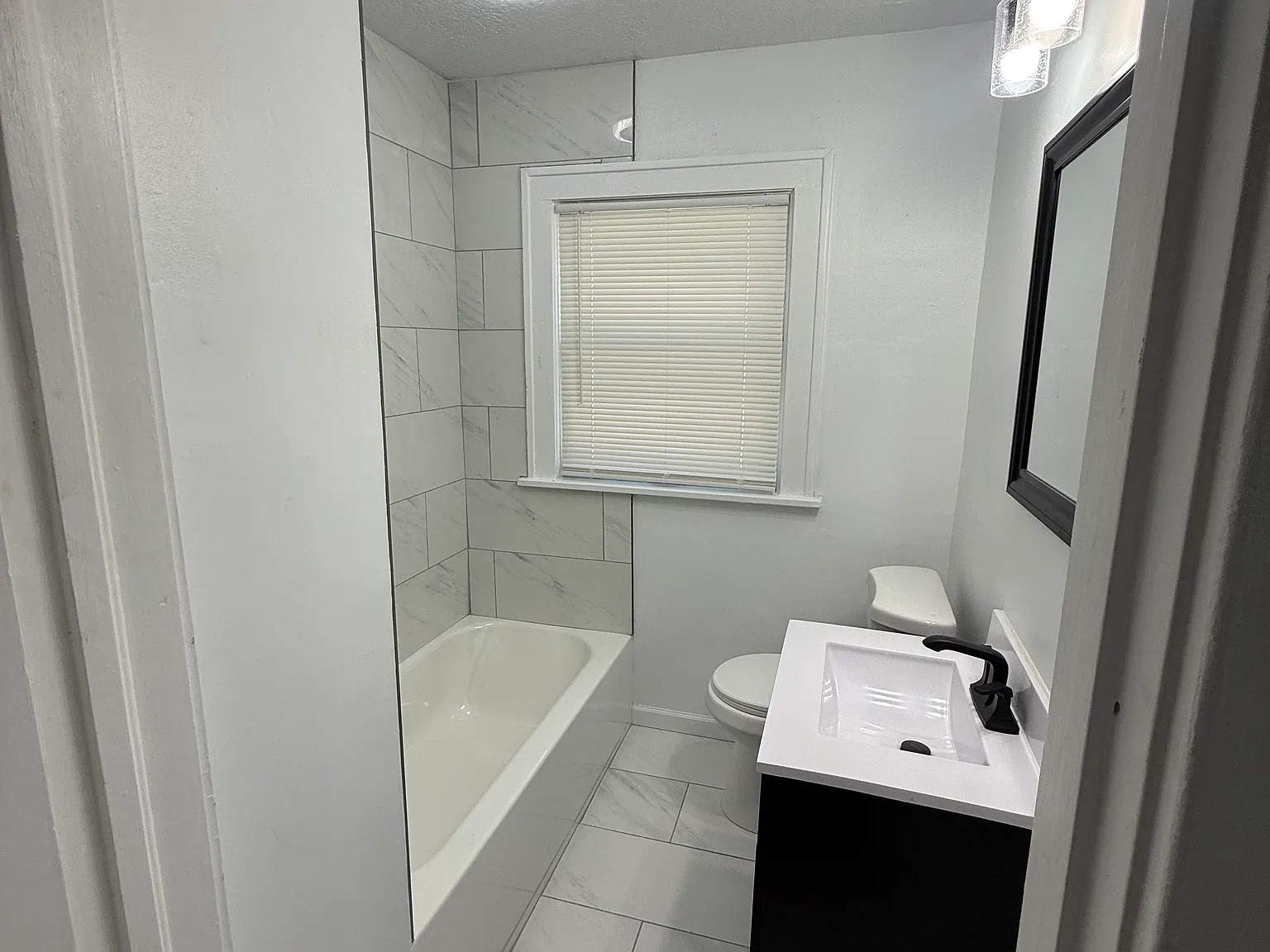 3 bed, 1891 sqft, $2,850 — Photo 3