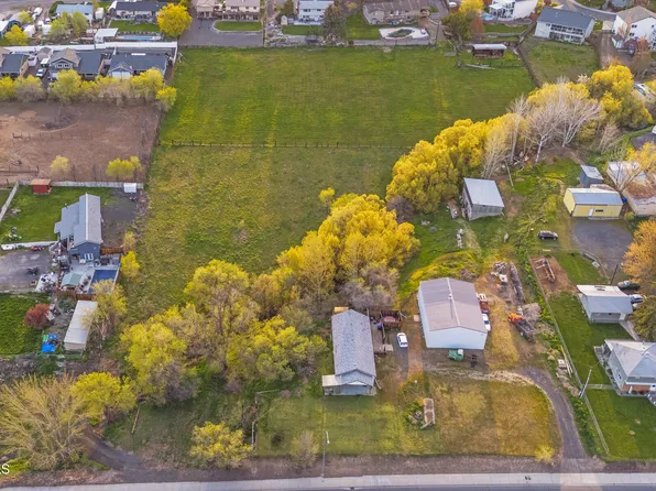 980 Selah Loop Rd, Selah, WA 98942