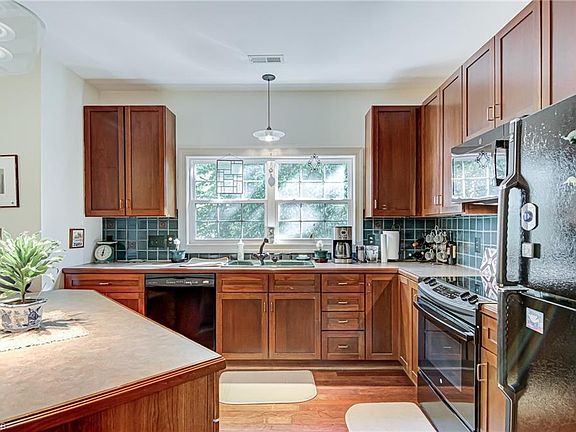 4th image of 10 Indigo Lake Ter Unit F