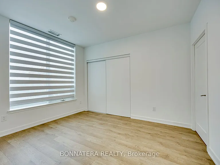 5105 Hurontario St #408 — Photo 23