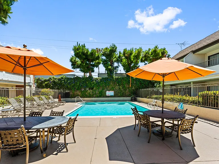 Mesa Pines Apartments — Photo 2