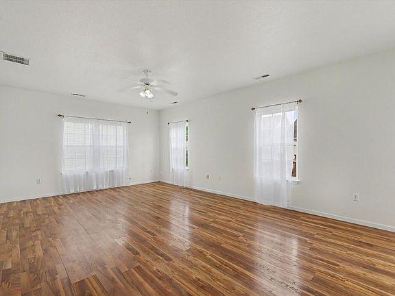 3rd image of 613 Yalow Dr