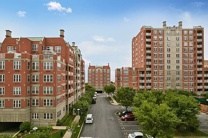 1st image of 40 Oceana Dr W APT 4E