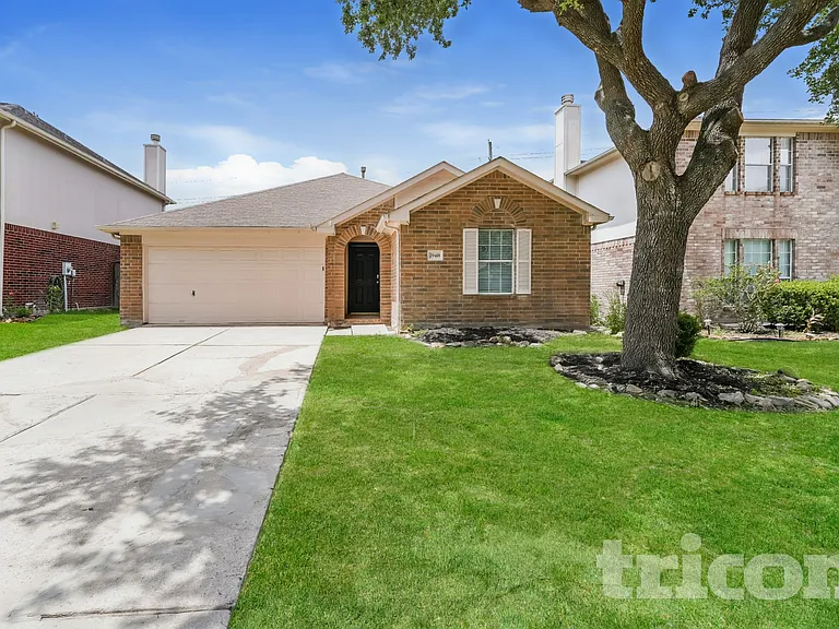 29418 Fox River Dr — Photo 1