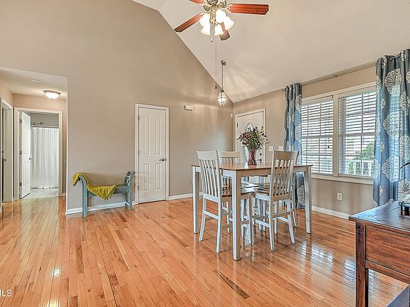 4th image of 444 Alfalfa Ln