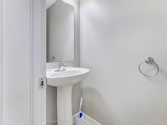 3rd image of 126 Garrity Cres