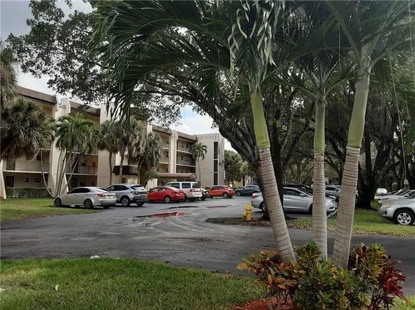 9430 Poinciana Place #402, Davie, FL 33324