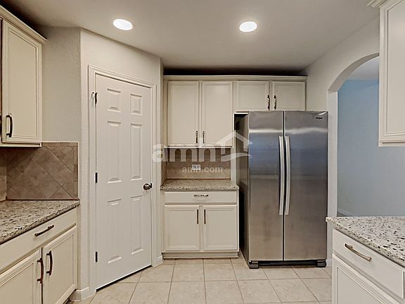 4th image of 1038 Lauren St